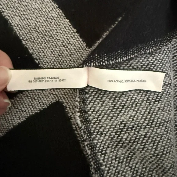 Victoria's Secret Black cozy blanket - Picture 4 of 5